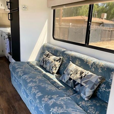 Rv2 Stunning Rv Private Netflix Freeparking Hotel Moreno Valley Bagian luar foto