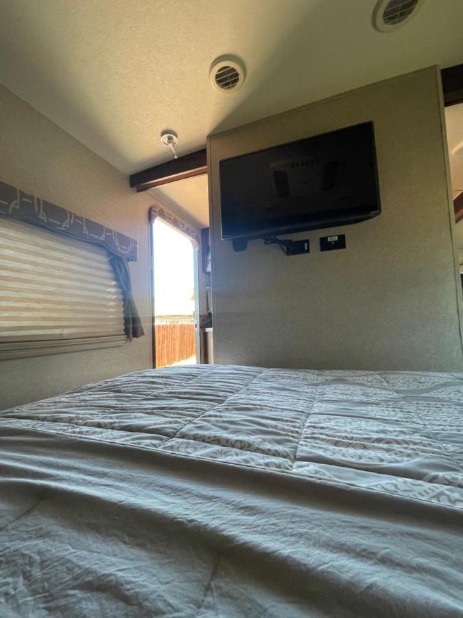 Rv2 Stunning Rv Private Netflix Freeparking Hotel Moreno Valley Bagian luar foto