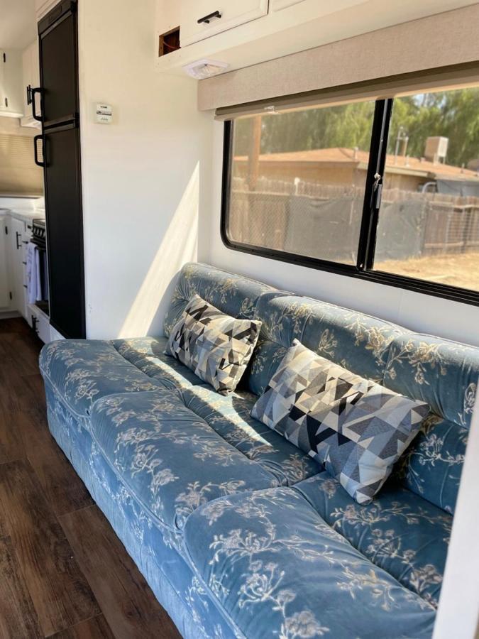 Rv2 Stunning Rv Private Netflix Freeparking Hotel Moreno Valley Bagian luar foto